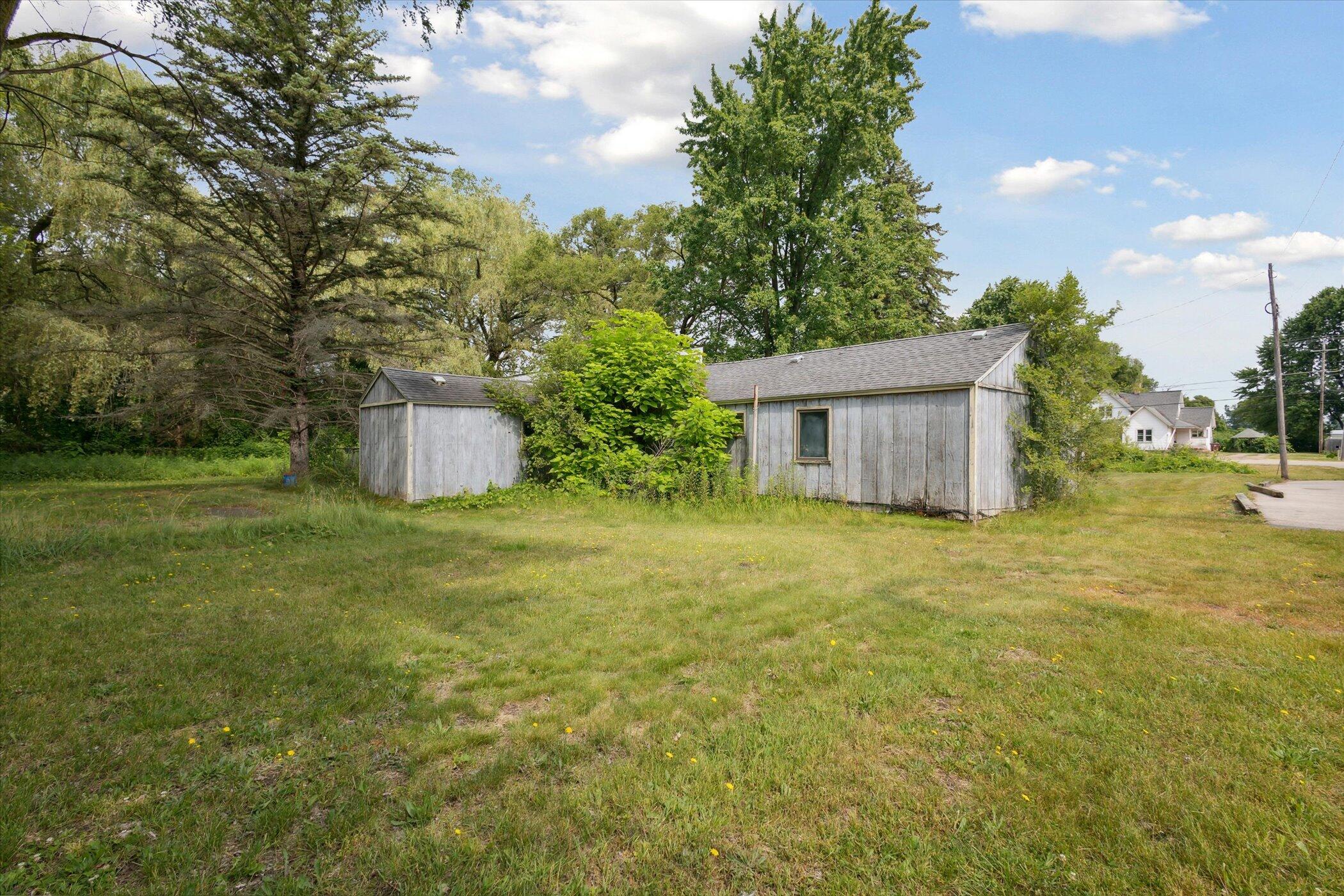 1885 West Monroe Road St. Louis, MI 48880 - Photo 3 of 19 back view