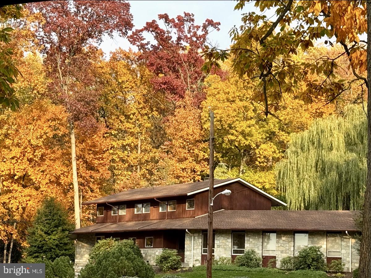1701 Lorraine Road Reading, PA 19604 - Photo 39 of 40 Home in Fall