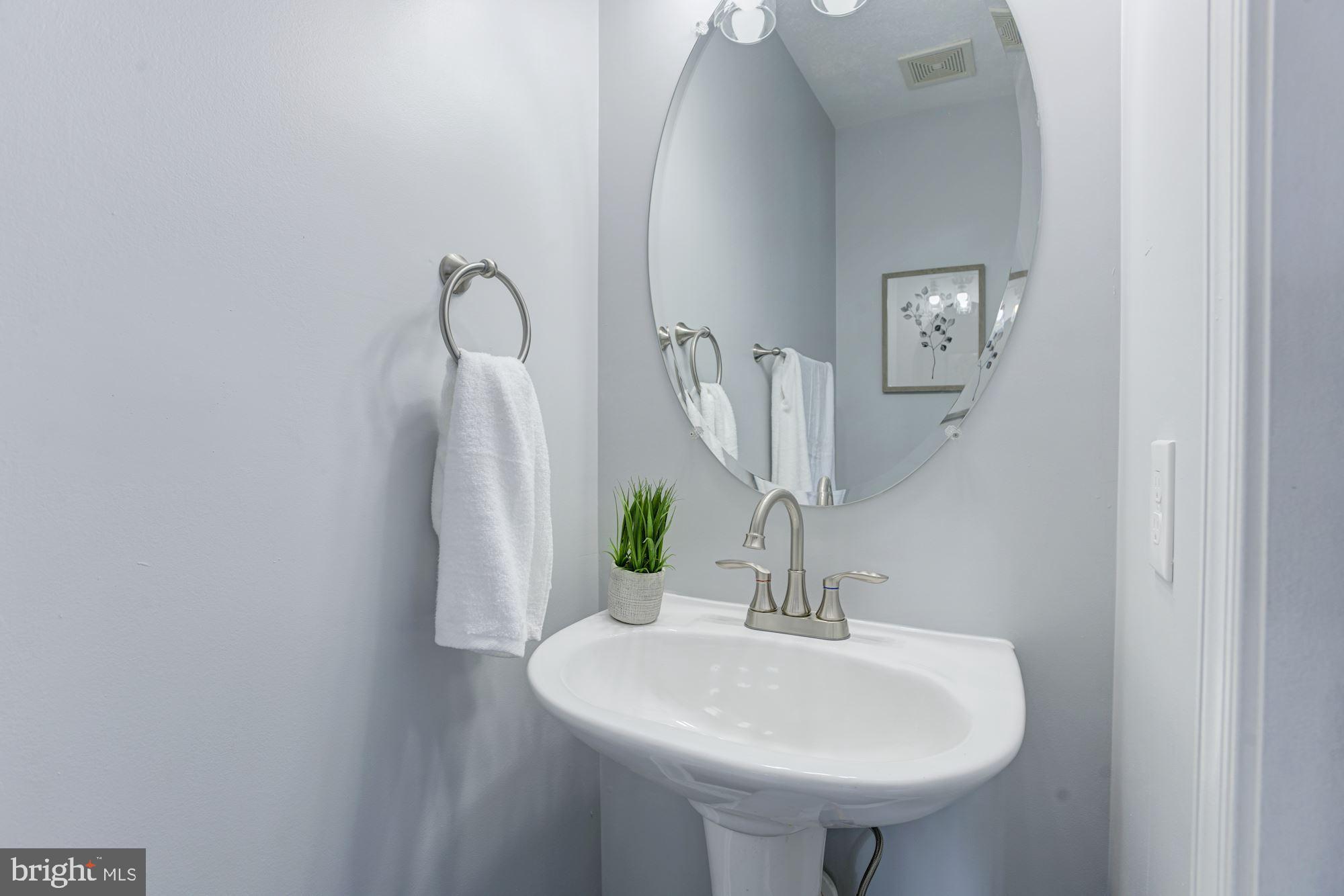 9804 Biggs Road Baltimore, MD 21220 - Photo 20 of 37 Powder Room