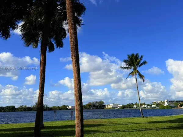 $2,700 | 15515 North Miami Lakeway, Unit 20211, Miami Lakes, FL 33014