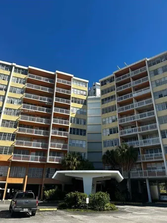 $1,800 | 2025 Northeast 164th Street, Unit 810, North Miami Beach, FL 33162