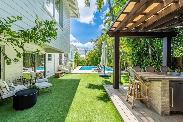 $4,545,000 | 285 West Enid Drive, Key Biscayne, FL 33149