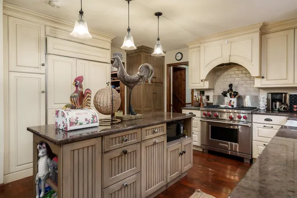 $625,000 | 9695 Ridgeview Road, Belvidere, IL 61008