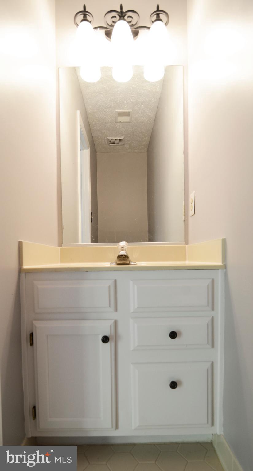 14001 Winding Ridge Lane Centreville, VA 20121 - Photo 16 of 58 Gallery Image 16