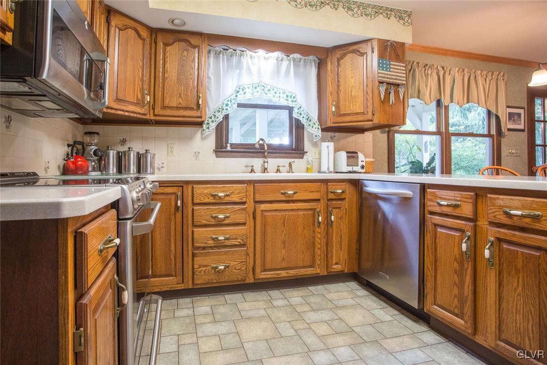 573 Fehr Road Nazareth, PA 18064 - Photo 4 of 28
