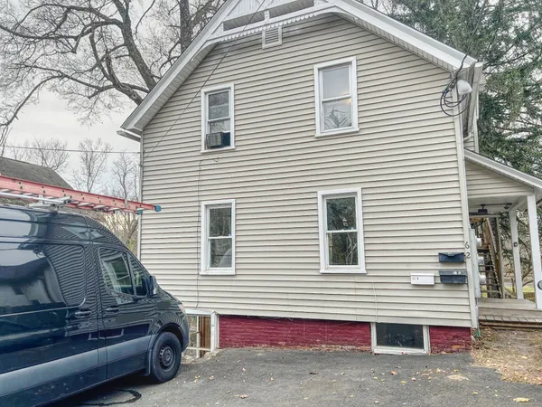 $1,700 | 62 West Street, Unit A, New Milford, CT 06776