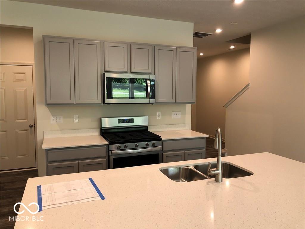 13548 Dewpoint Lane Fishers, IN 46037 - Photo 4 of 20