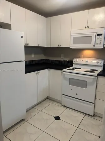 $1,500 | Heritage Circle Condominiums, Deerfield Beach, FL 33064