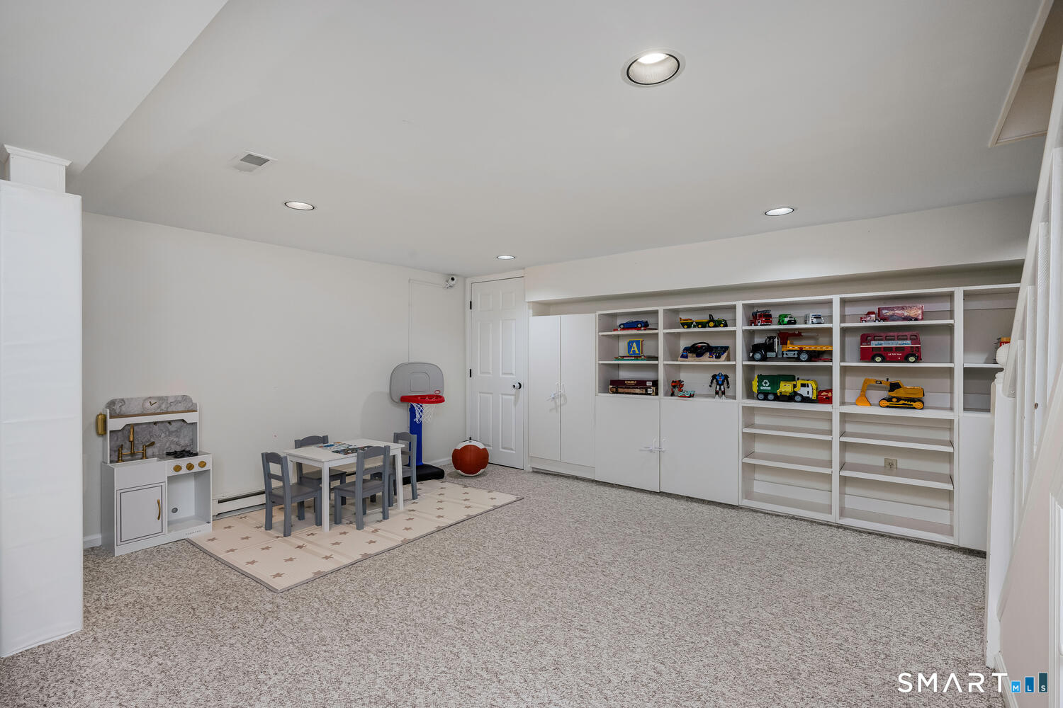 29 Walmsley Road Darien, CT 06820 - Photo 29 of 40