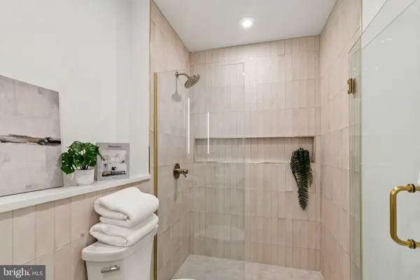 $2,450 | 20-30 West Allens Lane, Unit 213, Philadelphia, PA 19119