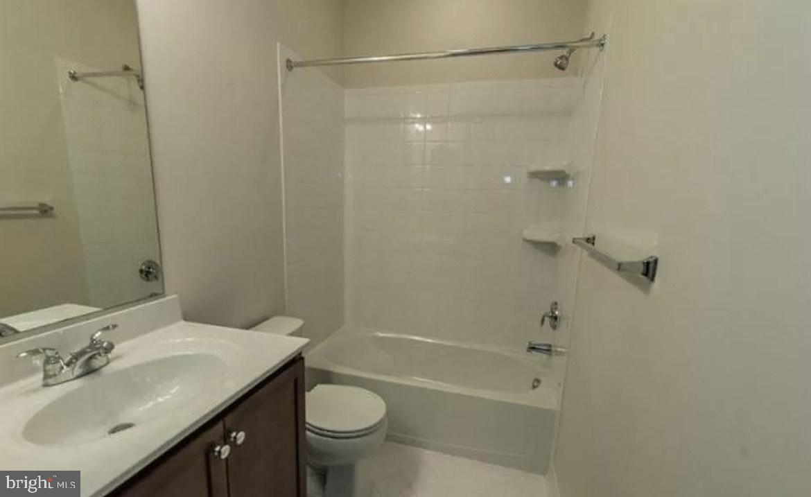 44 Linden Place Towson, MD 21286 - Photo 14 of 16 a bathroom with a sink mirror toilet and bathtub