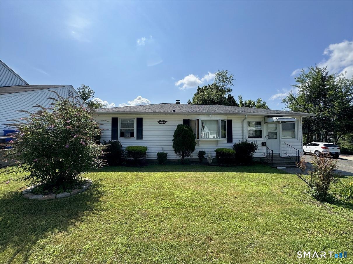 879 Congress Avenue Waterbury, CT 06708 - Photo 1 of 32 Frontal view 12200+ sq ft ranch