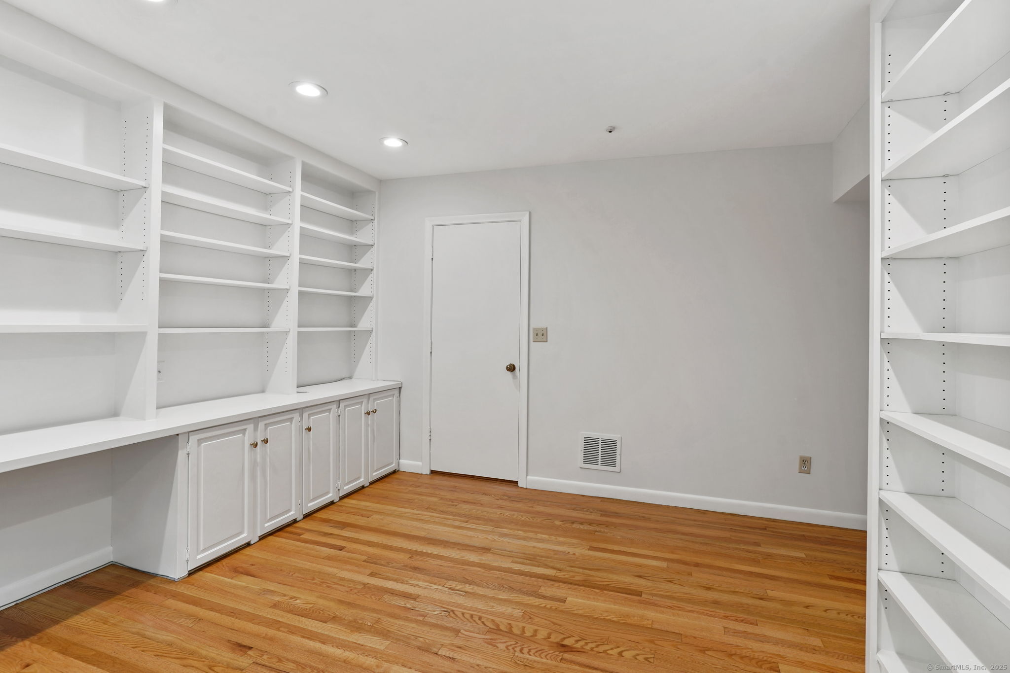 24 Pleasant Hill Road Woodbridge, CT 06525 - Photo 15 of 35