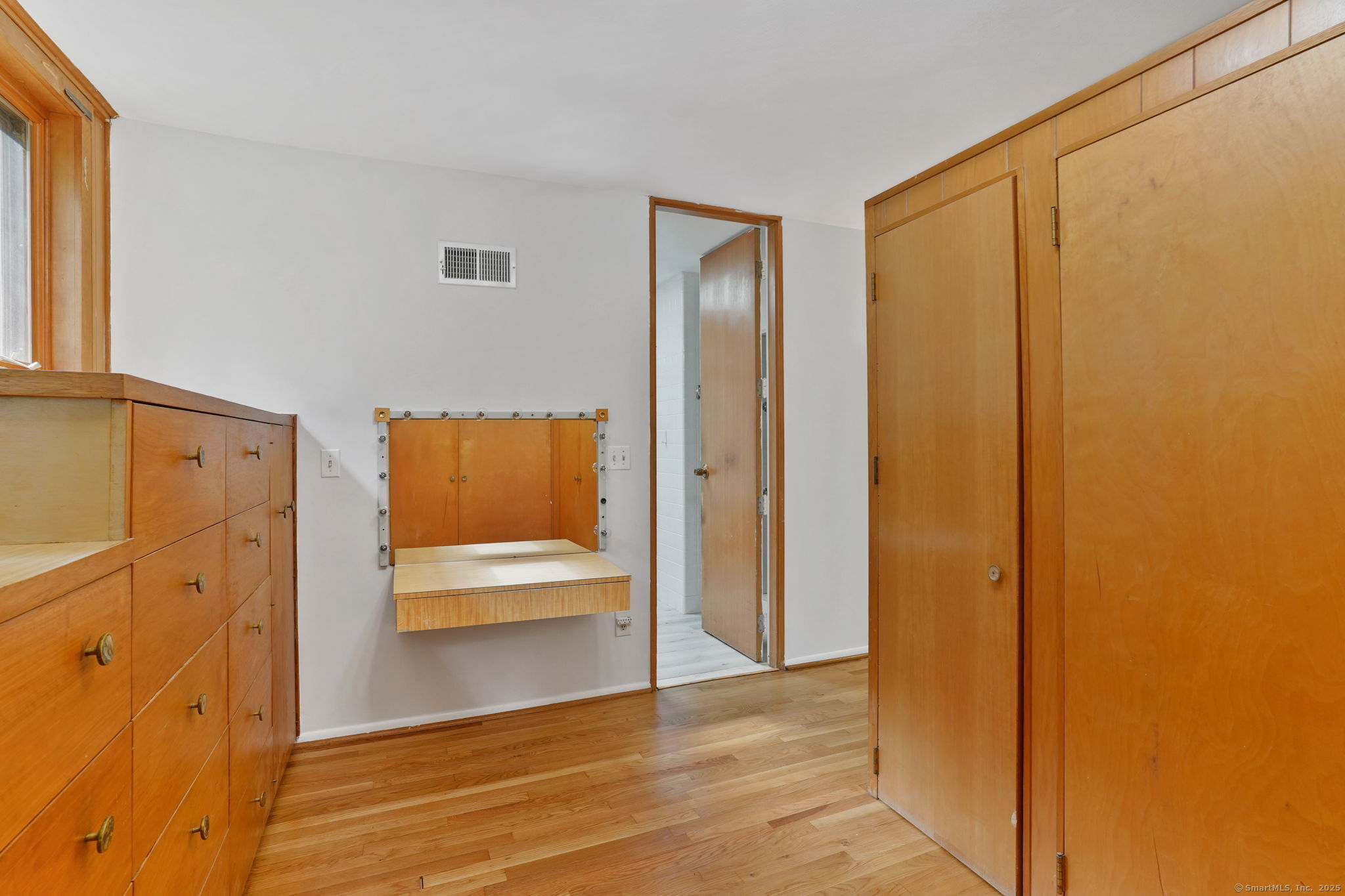 24 Pleasant Hill Road Woodbridge, CT 06525 - Photo 22 of 35