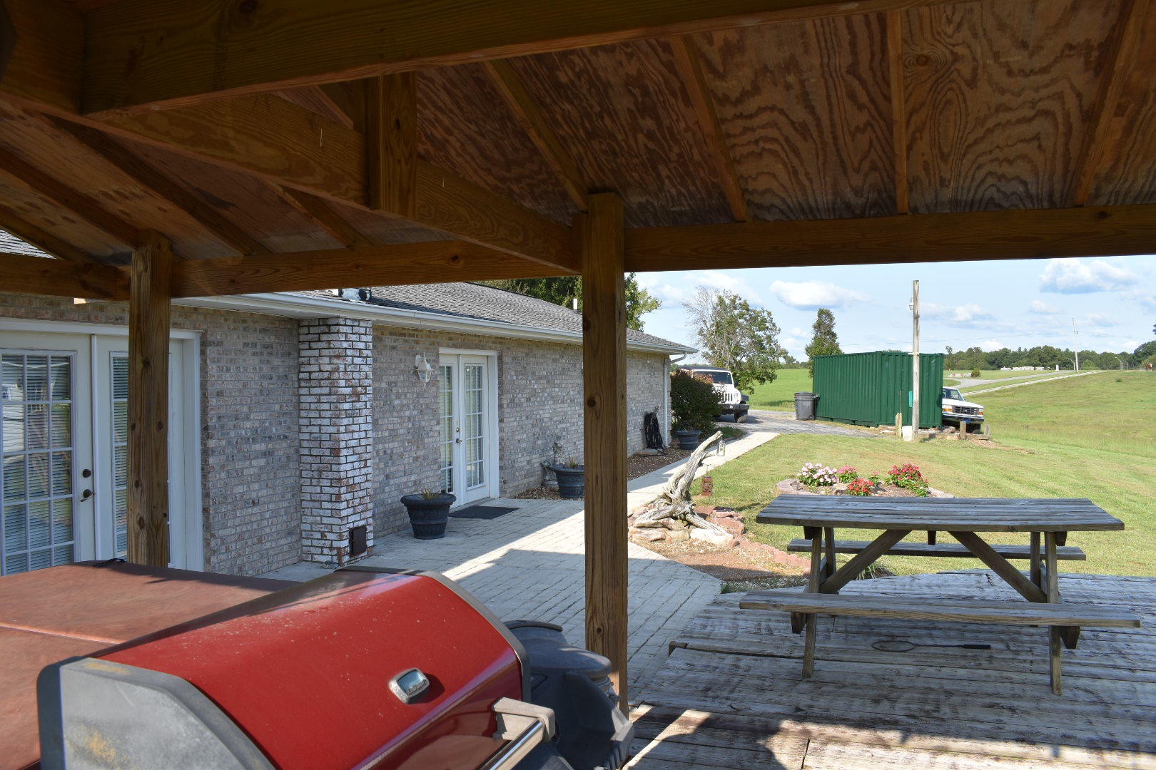 1513 Leatherwood Road Oneida, TN 37841 - Photo 10 of 37 a room with furniture and a table