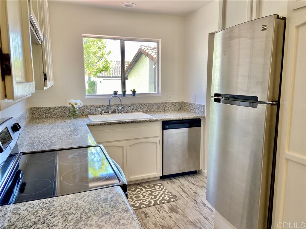 358 Abington Road Encinitas, CA 92024 - Photo 11 of 25