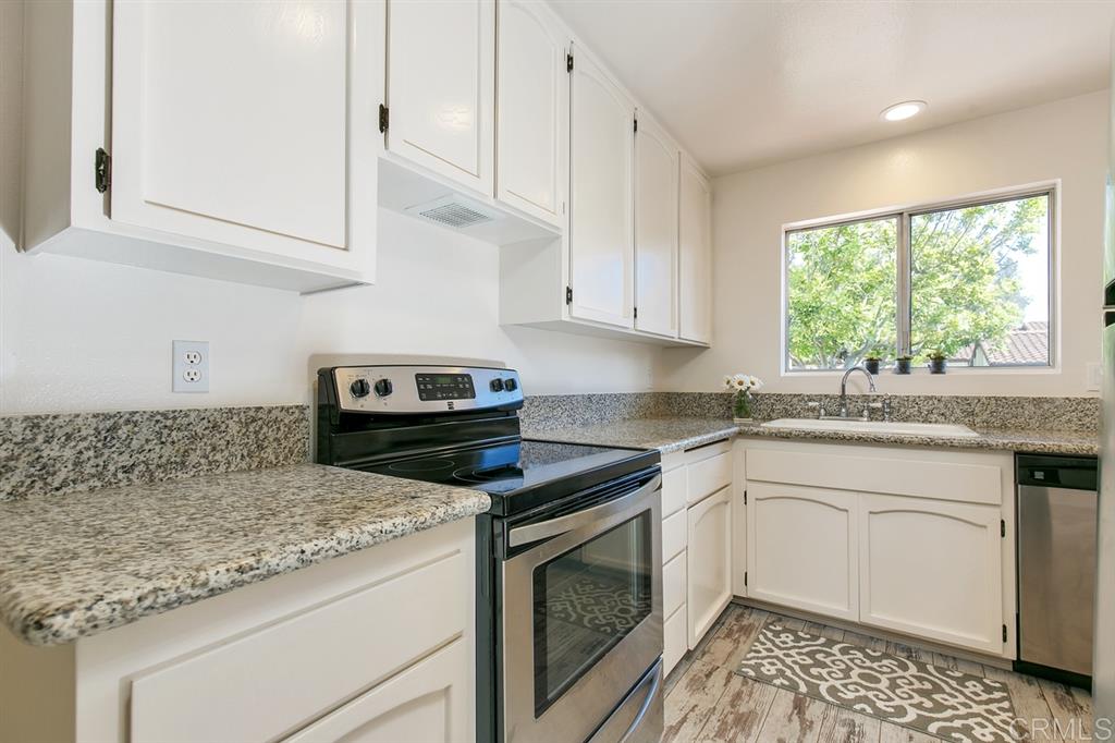 358 Abington Road Encinitas, CA 92024 - Photo 12 of 25