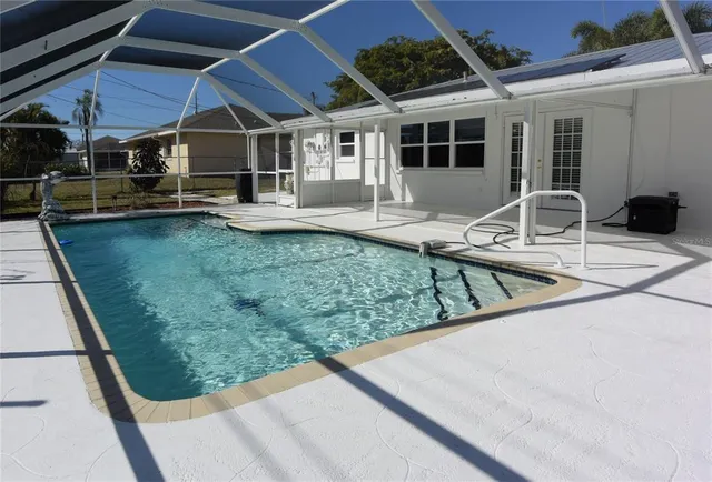 a view of a house with backyard