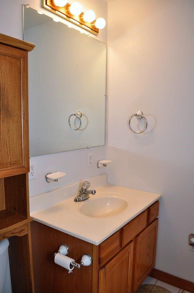 7861 Ruffner Road Northeast Baltimore, OH 43105 - Photo 20 of 41 Owner Suite Private Bath - 7861 Ruffner Road NE, Baltimore, OH 43105