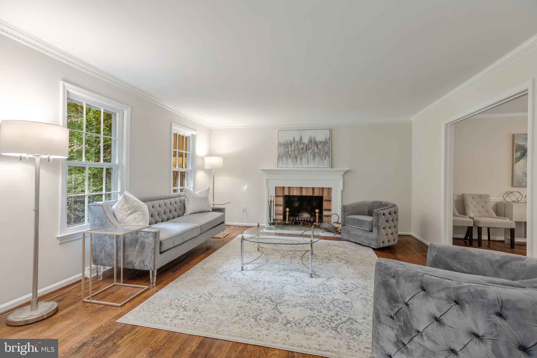 2713 Colt Run Road Oakton, VA 22124 - Photo 5 of 36 Living Room