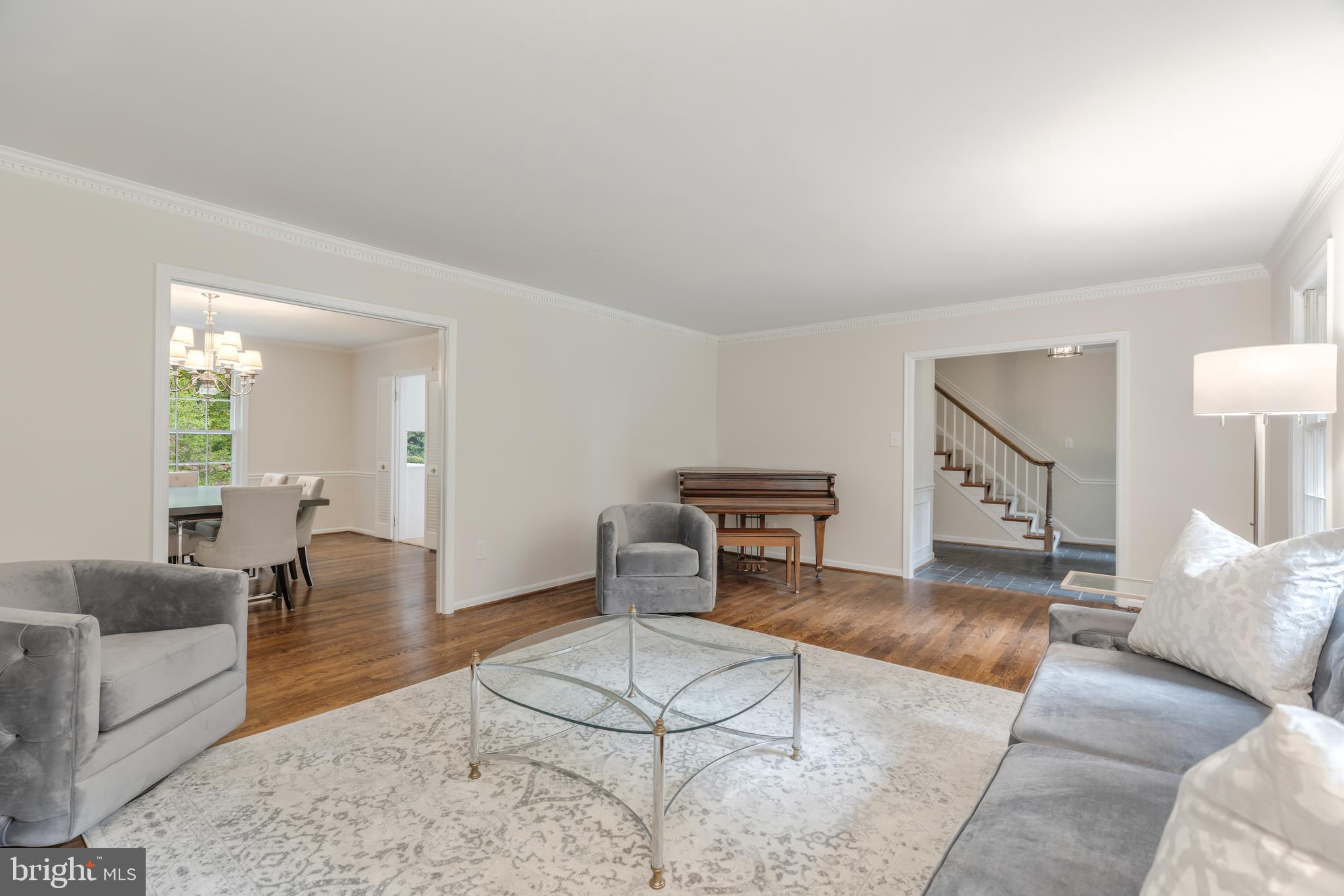 2713 Colt Run Road Oakton, VA 22124 - Photo 7 of 36 Living Room