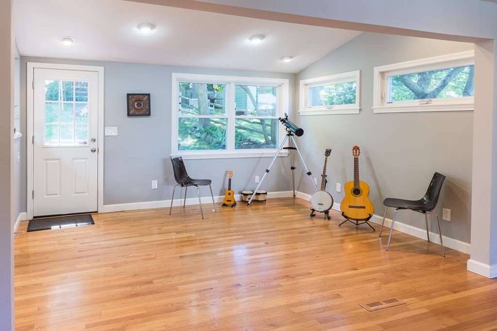 42 Devens Road Swampscott, MA 01907 - Photo 8 of 20 Gallery Image 8