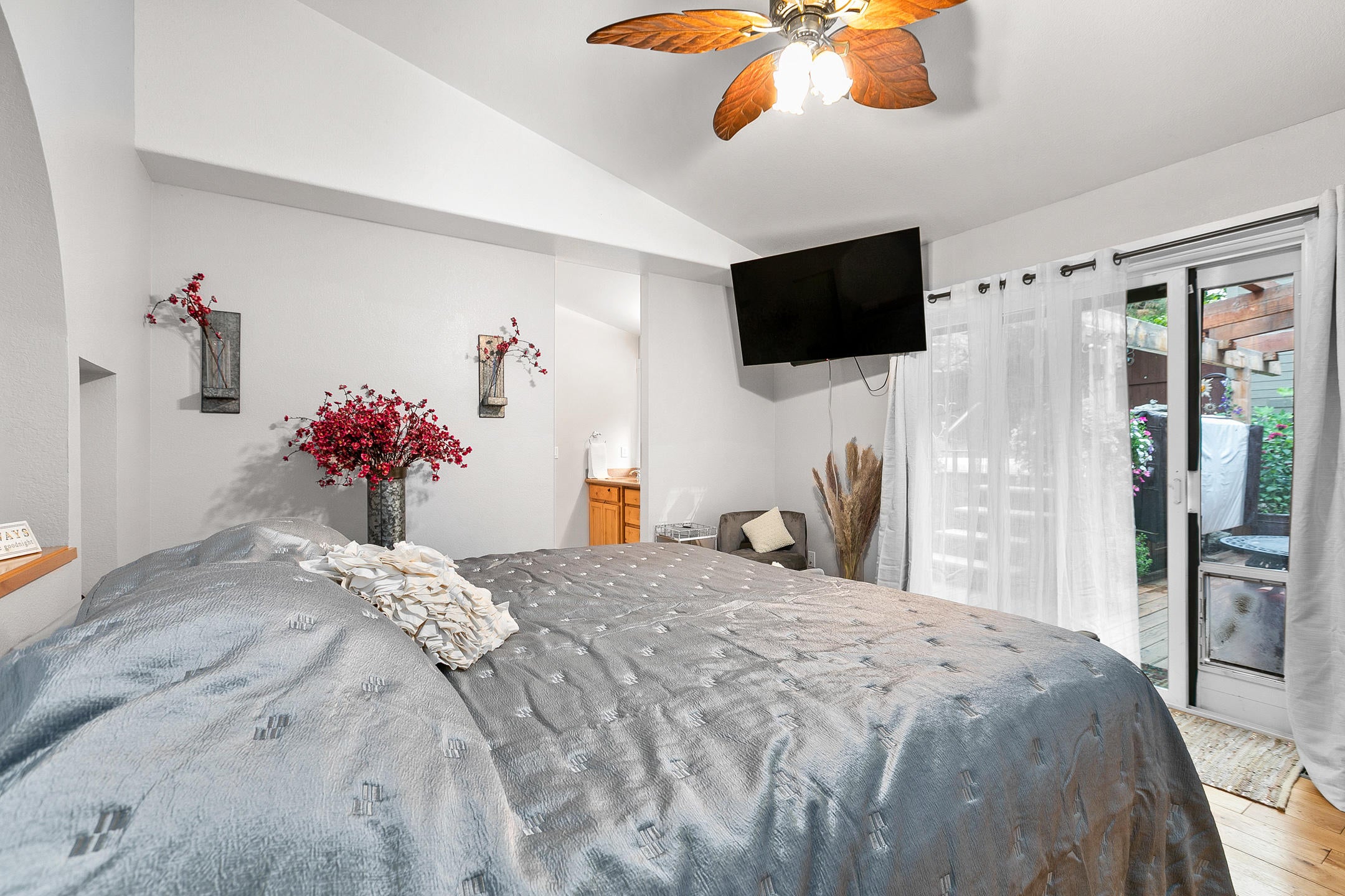 62672 Larkview Road Bend, OR 97701 - Photo 28 of 39 2021_08_02_62672_larkview_rd_interior-17