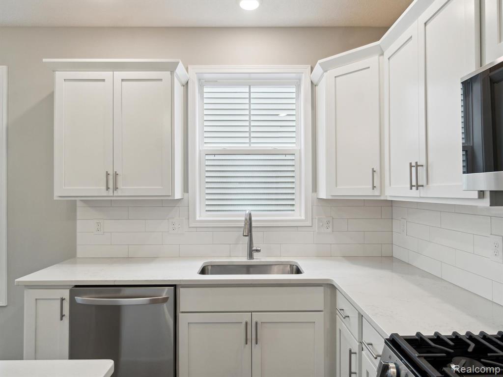 1703 Ashfield Street Howell, MI 48855 - Photo 17 of 56