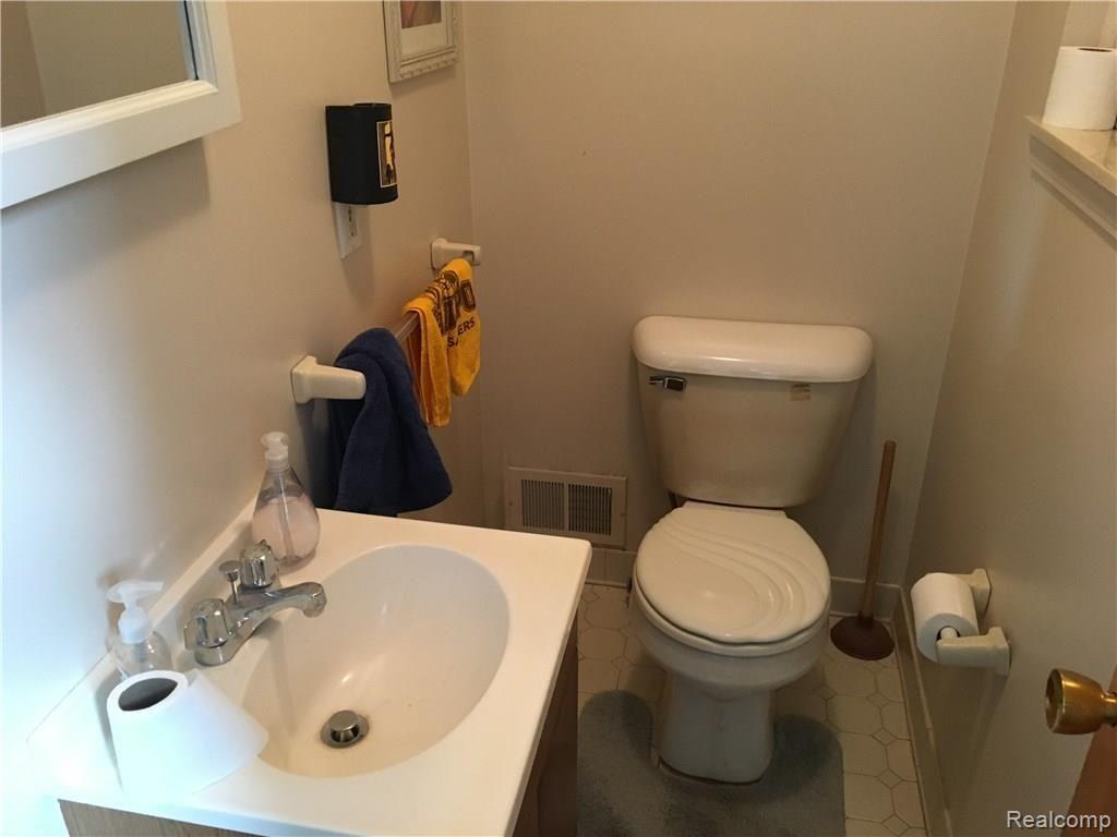 4610 Rochester Road Royal Oak, MI 48073 - Photo 23 of 26