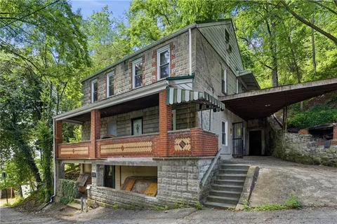$200,000 | 139 Leneake Street, Turtle Creek, PA 15145