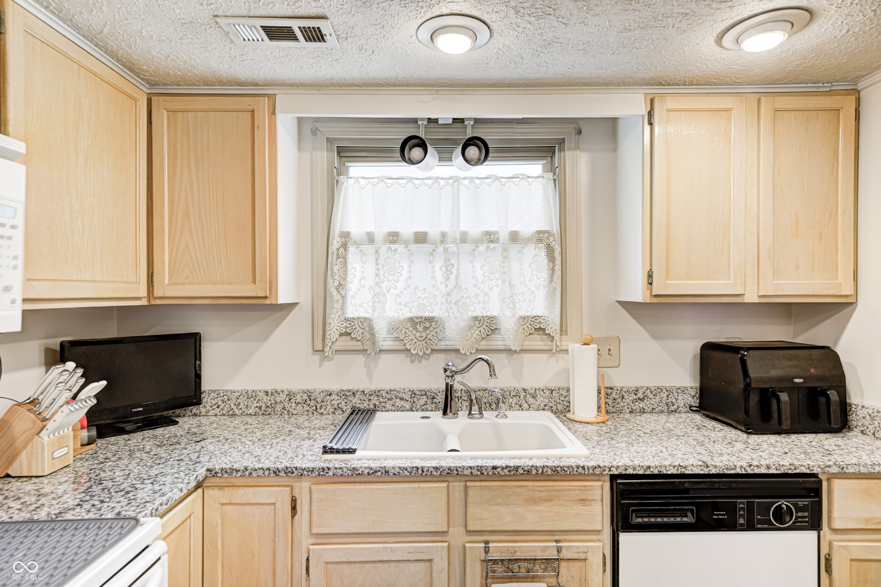 7724 Eagle Valley Pass Indianapolis, IN 46214 - Photo 12 of 37