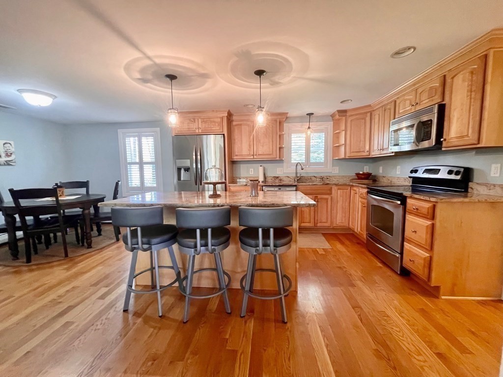 10 Gregory Island Road Hamilton, MA 01982 - Photo 4 of 31 Gallery Image 4