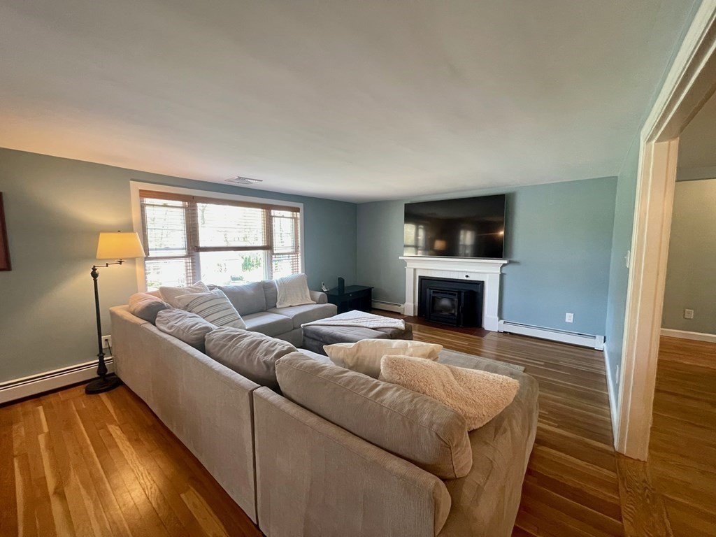 10 Gregory Island Road Hamilton, MA 01982 - Photo 5 of 31 Gallery Image 5