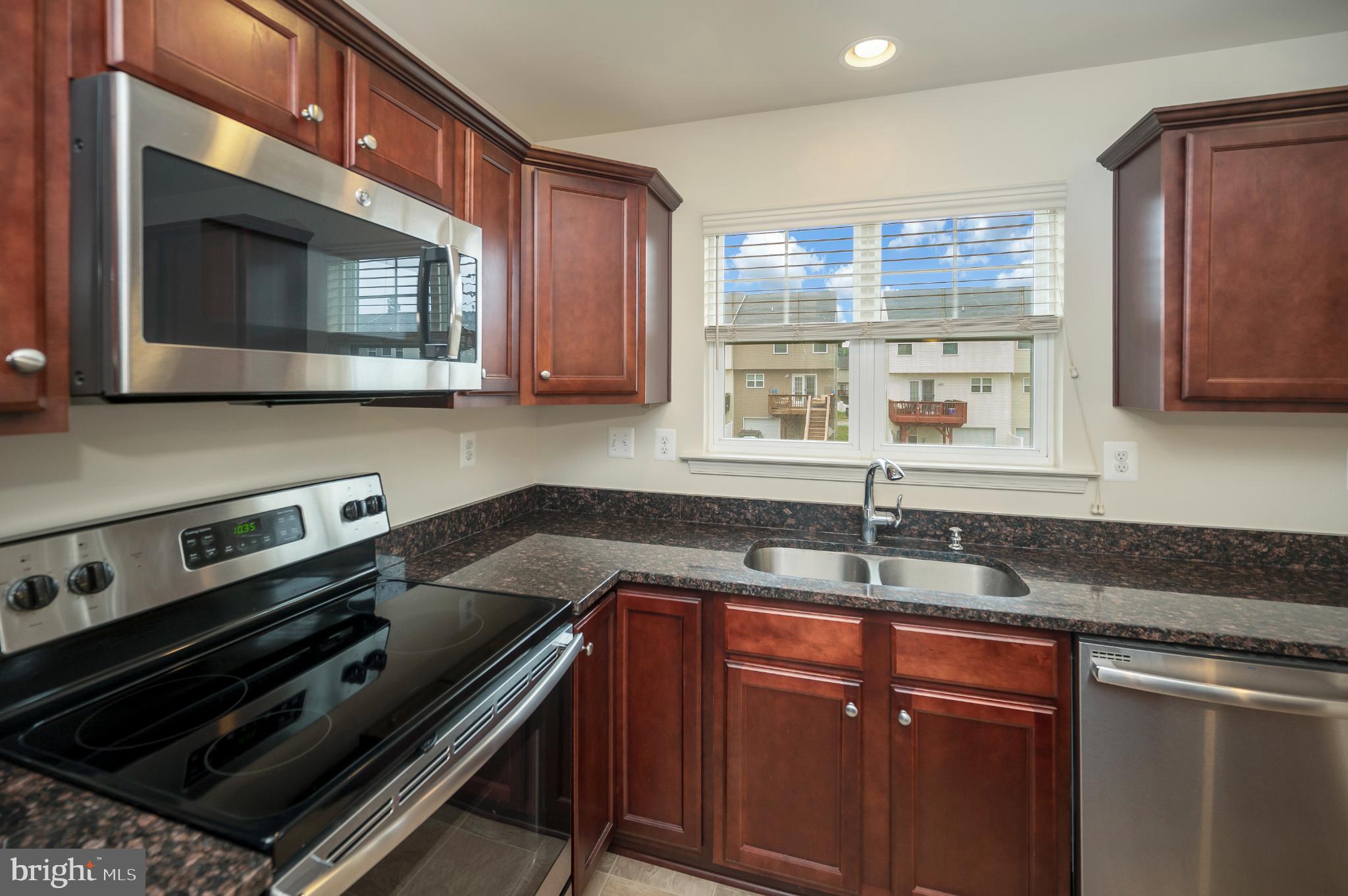 18323 Congressional Circle Ruther Glen, VA 22546 - Photo 19 of 75 Ceramic Glass Smooth-Top Range. Self Cleaning Oven