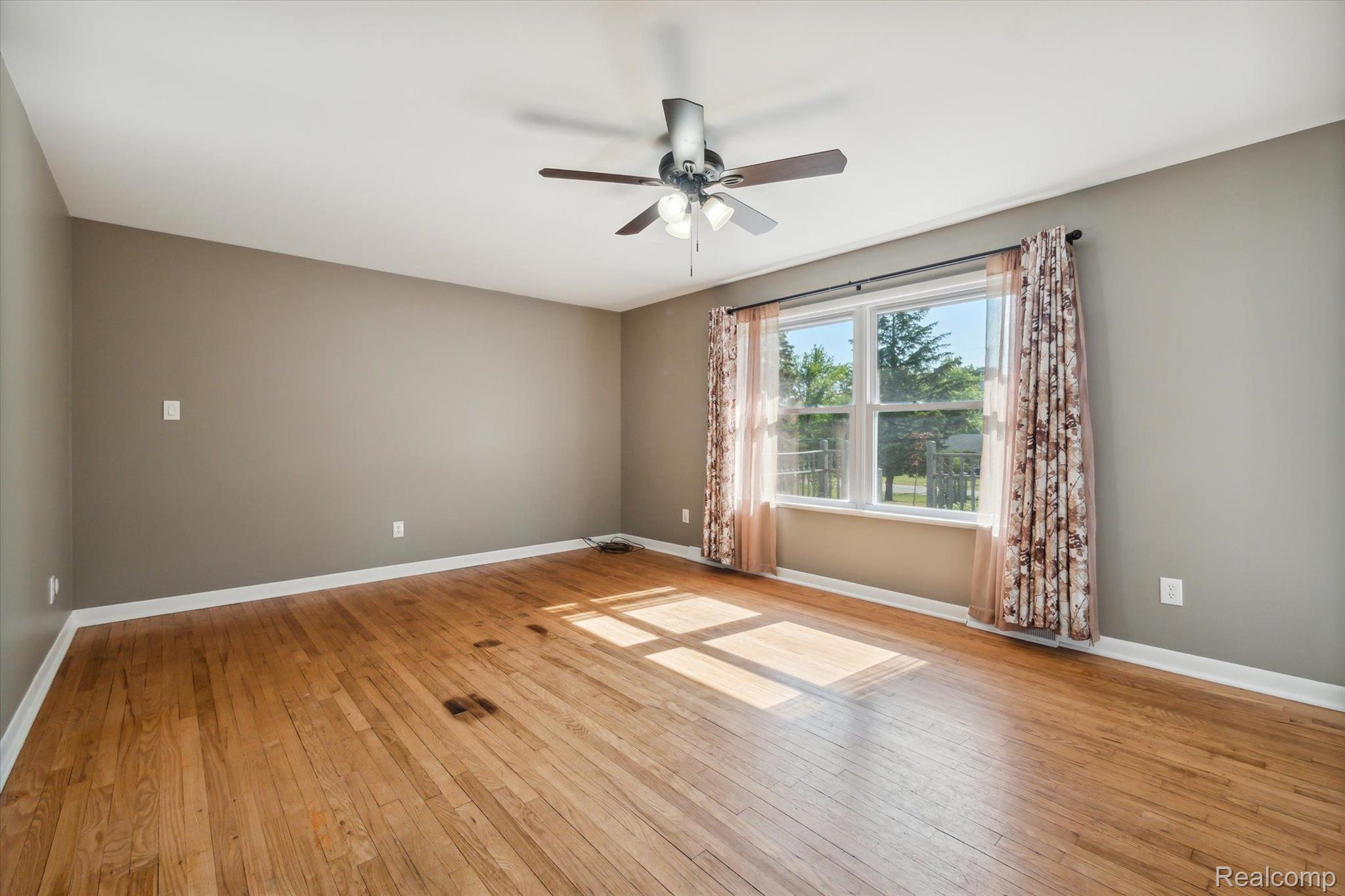 956 Hemingway Road Lake Orion, MI 48362 - Photo 27 of 70 Gallery Image 27