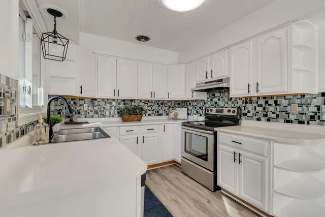 $325,000 | 3422 Stratford Avenue, Racine, WI 53402