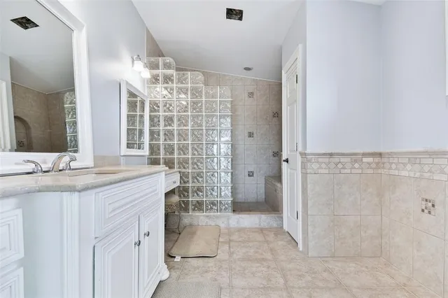 $10,000 | 2822 West Vina Del Mar Boulevard, St. Pete Beach, FL 33706