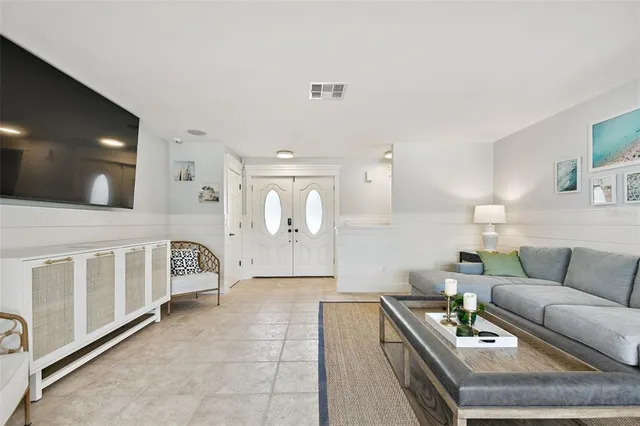 $10,000 | 2822 West Vina Del Mar Boulevard, St. Pete Beach, FL 33706