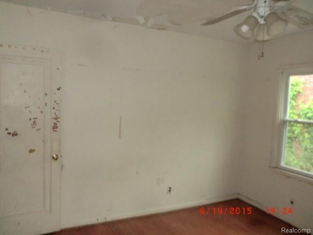 9907 Yorkshire Road Detroit, MI 48224 - Photo 16 of 23 CIMG1317.jpg