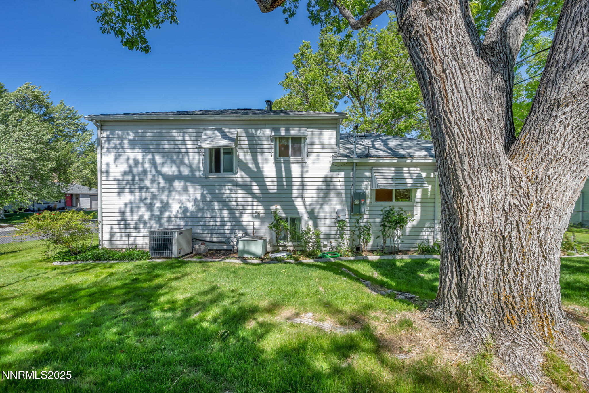 895 Stoker Avenue Reno, NV 89503 - Photo 10 of 43 10-web-or-mls-895-stoker-ave
