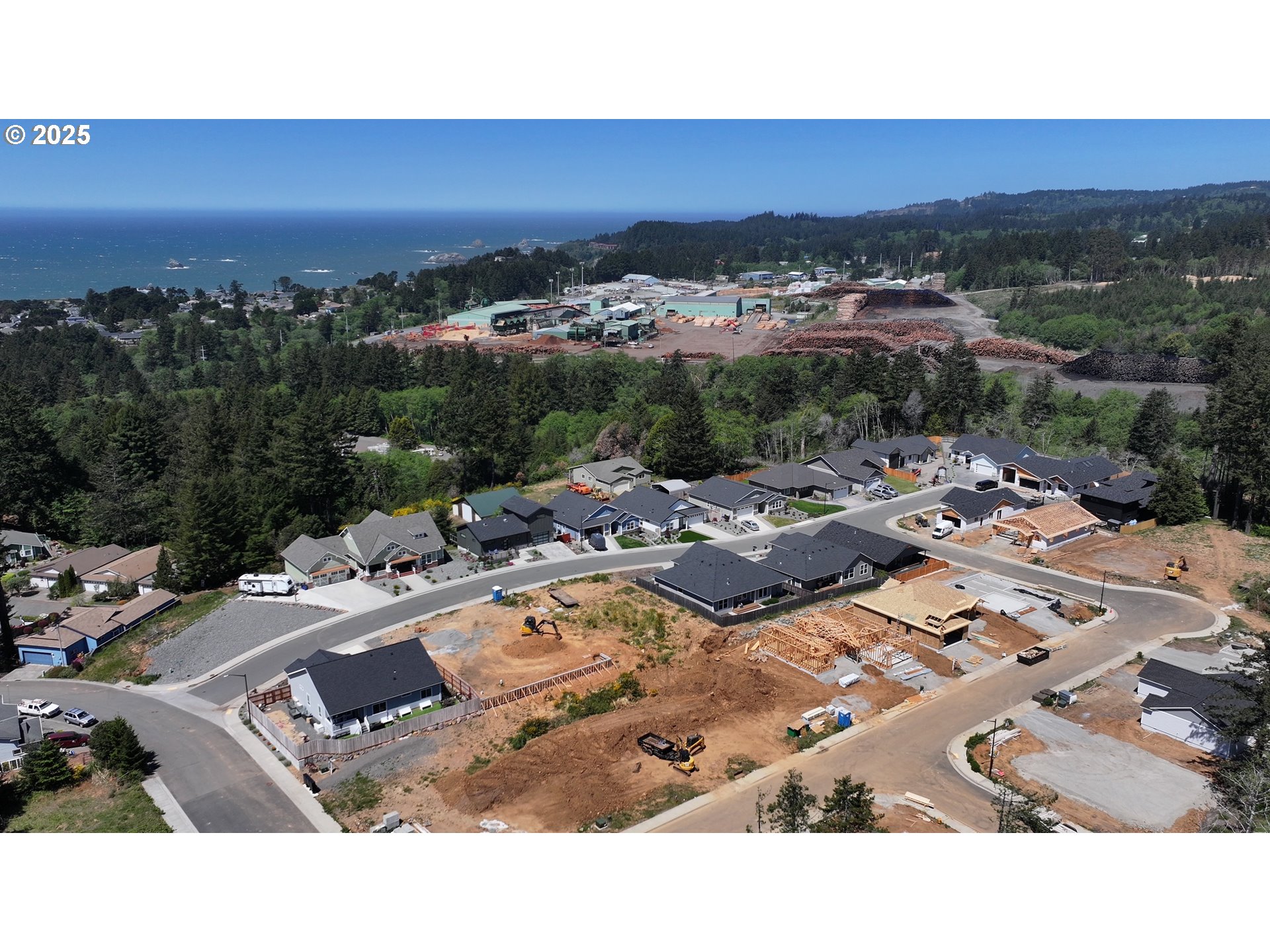 1232 Lighthouse Lane Brookings, OR 97415 - Photo 5 of 43 Living Room