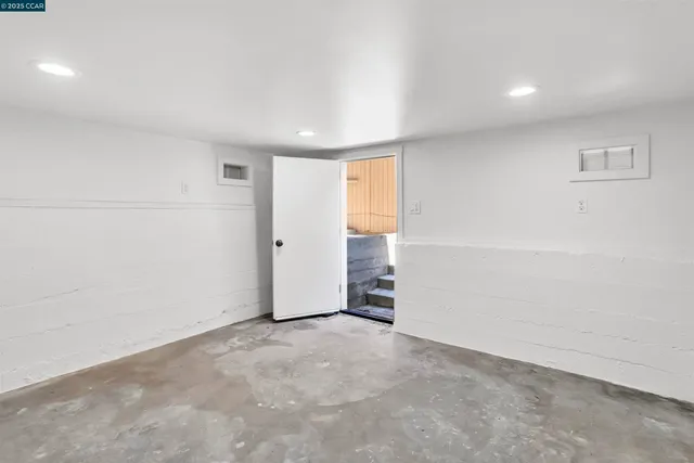 a view of empty room