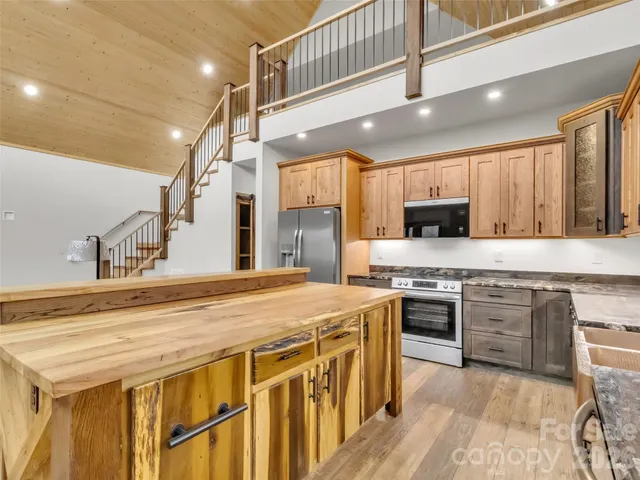 $875,000 | 171 Cowtail Cove, Clyde, NC 28721