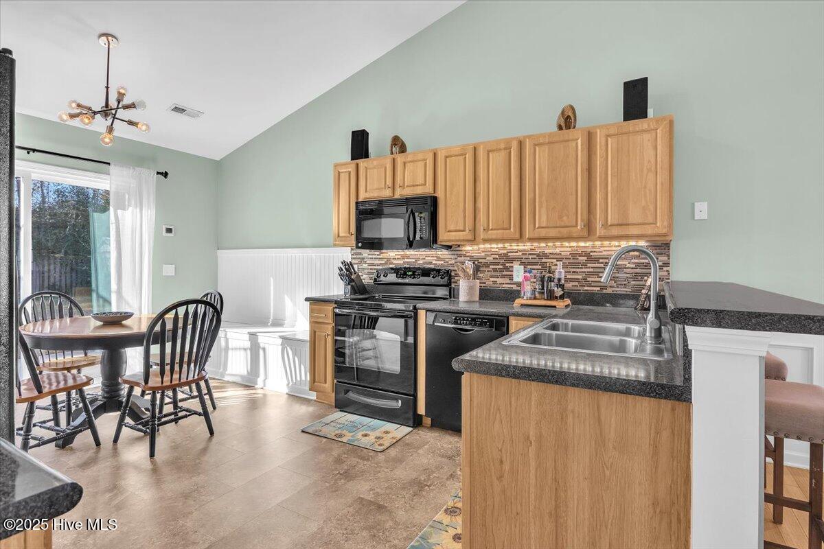 147 Watersfield Road Leland, NC 28451 - Photo 16 of 45 Kitchen