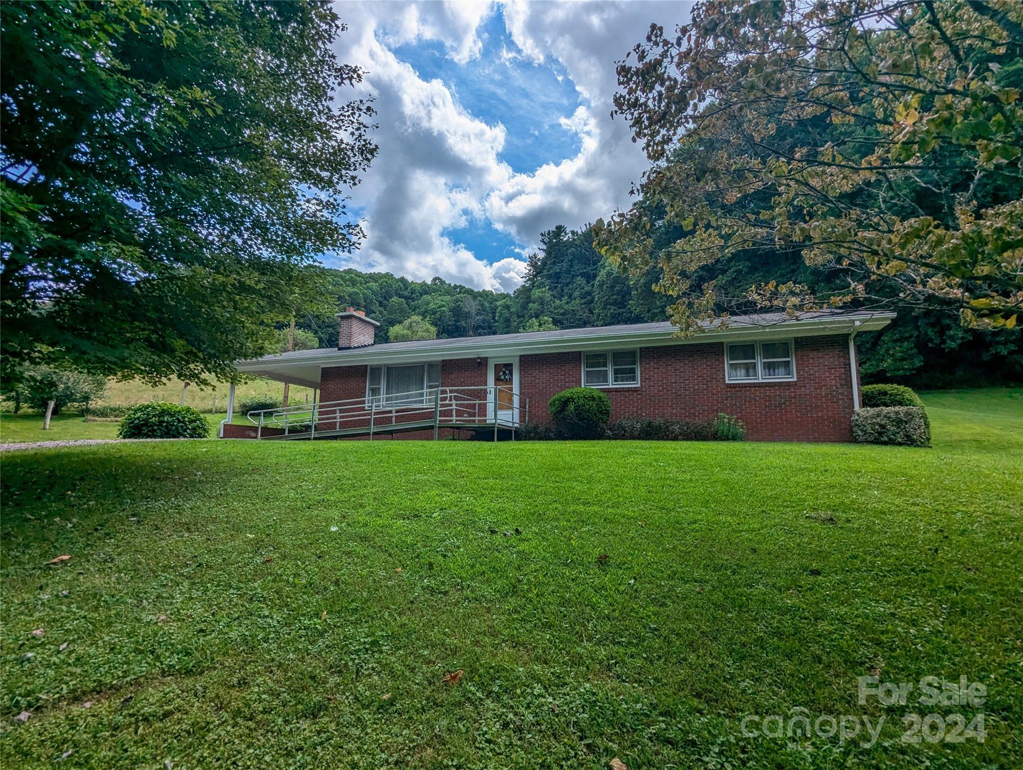 1524 7 Mile Ridge Road Burnsville, NC 28714 - Photo 2 of 43