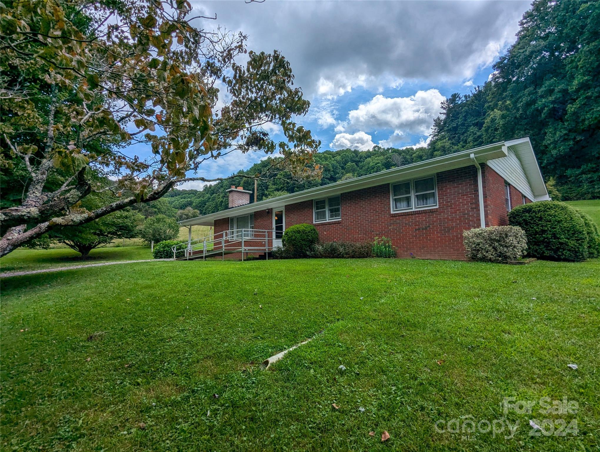 1524 7 Mile Ridge Road Burnsville, NC 28714 - Photo 4 of 43