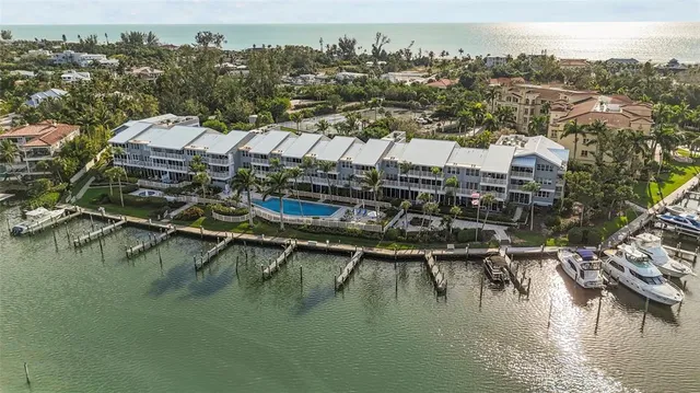 $1,050,000 | 615 Dream Island Place, Unit 105, Longboat Key, FL 34228