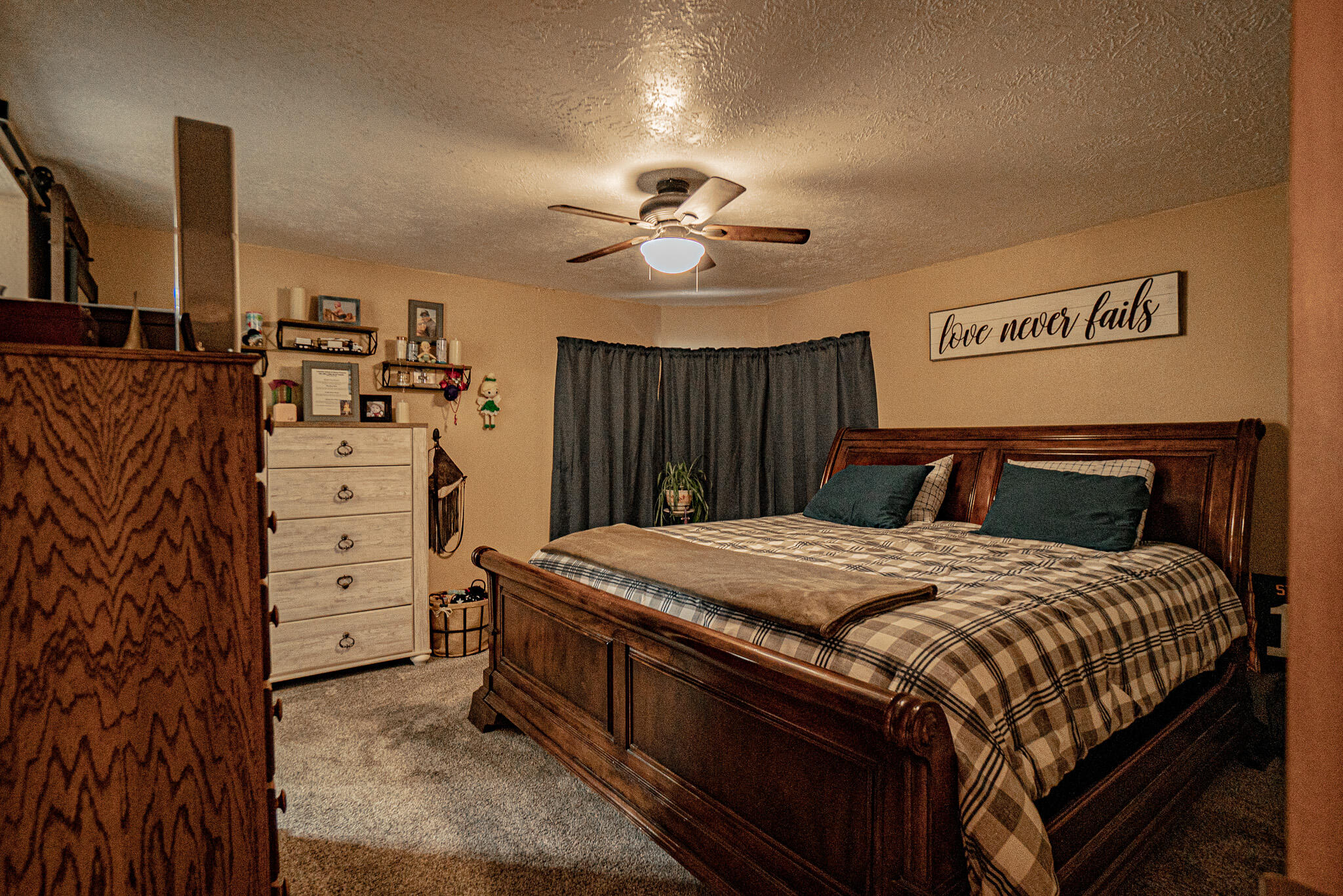 444 East Dutton Road Eagle Point, OR 97524 - Photo 27 of 40 Second Home Primary Room
