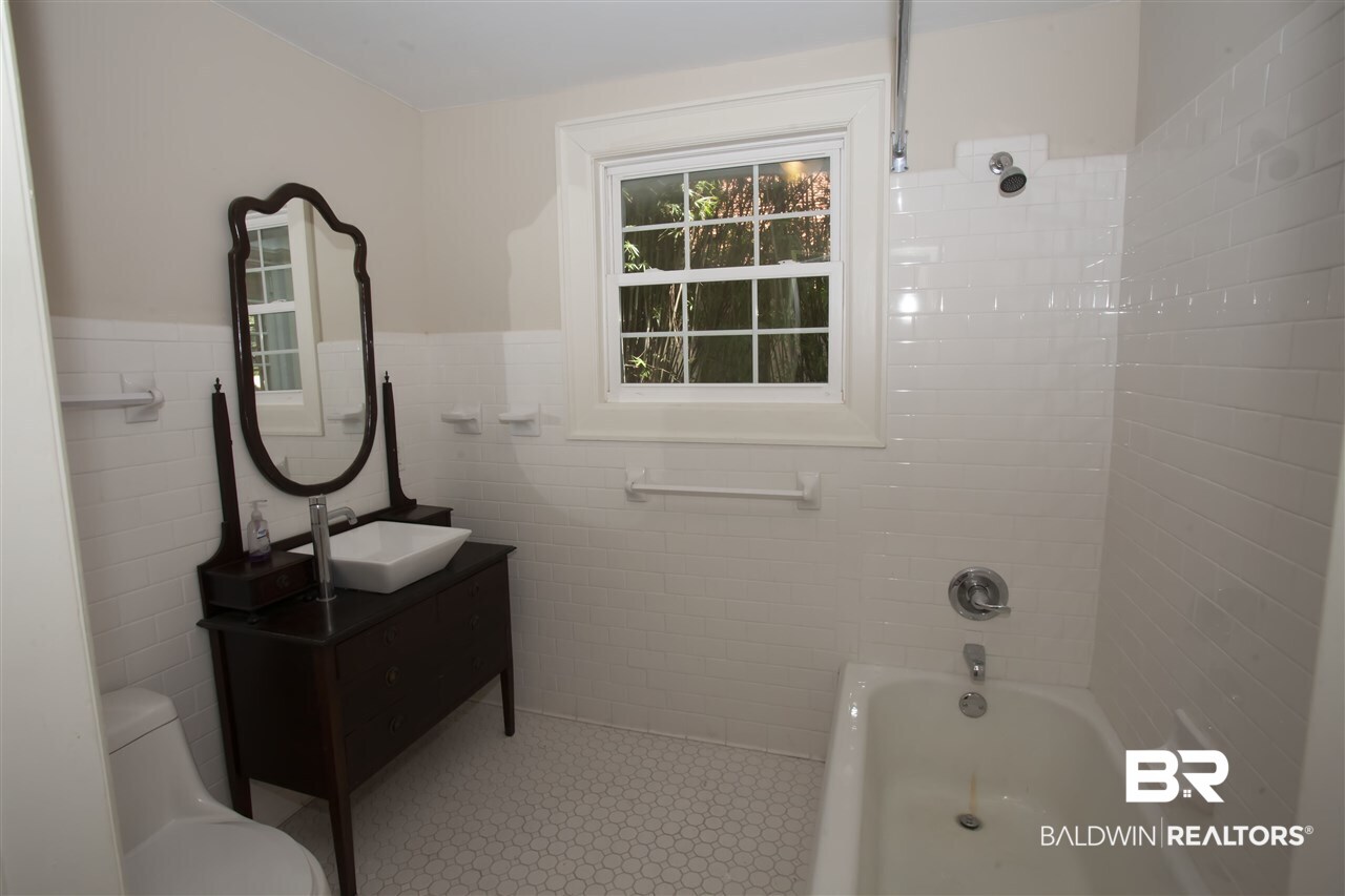 1658 Government Street Mobile, AL 36604 - Photo 23 of 36