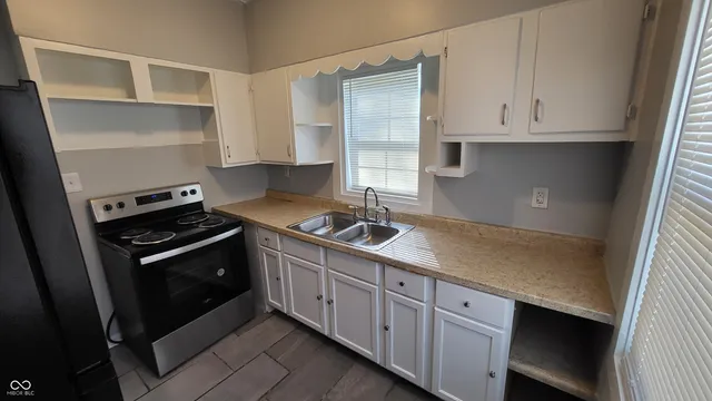 $1,100 | 402 North Bradley Avenue, Indianapolis, IN 46201